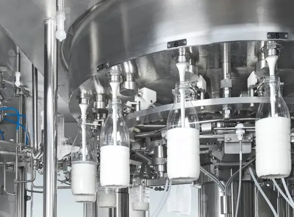 Chiết rót nóng thường được sử dụng để khử trùng sản phẩm hoặc  chiết dạng nóng chảy cho sản phẩm được bán ở dạng rắn