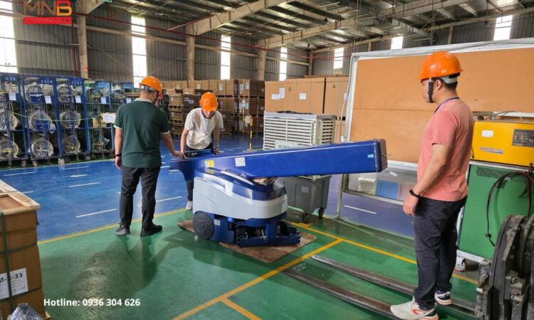 MNB Việt Nam lắp đặt máy quấn màng Robopac Robot S7