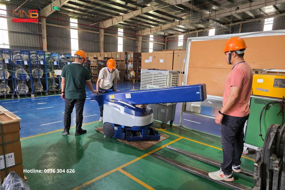 MNB Việt Nam lắp đặt máy quấn màng Robopac Robot S7